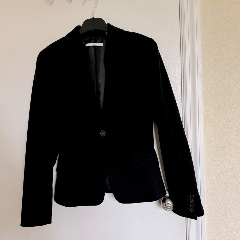 Tahari Women’s Black Jacket , 8P🦋